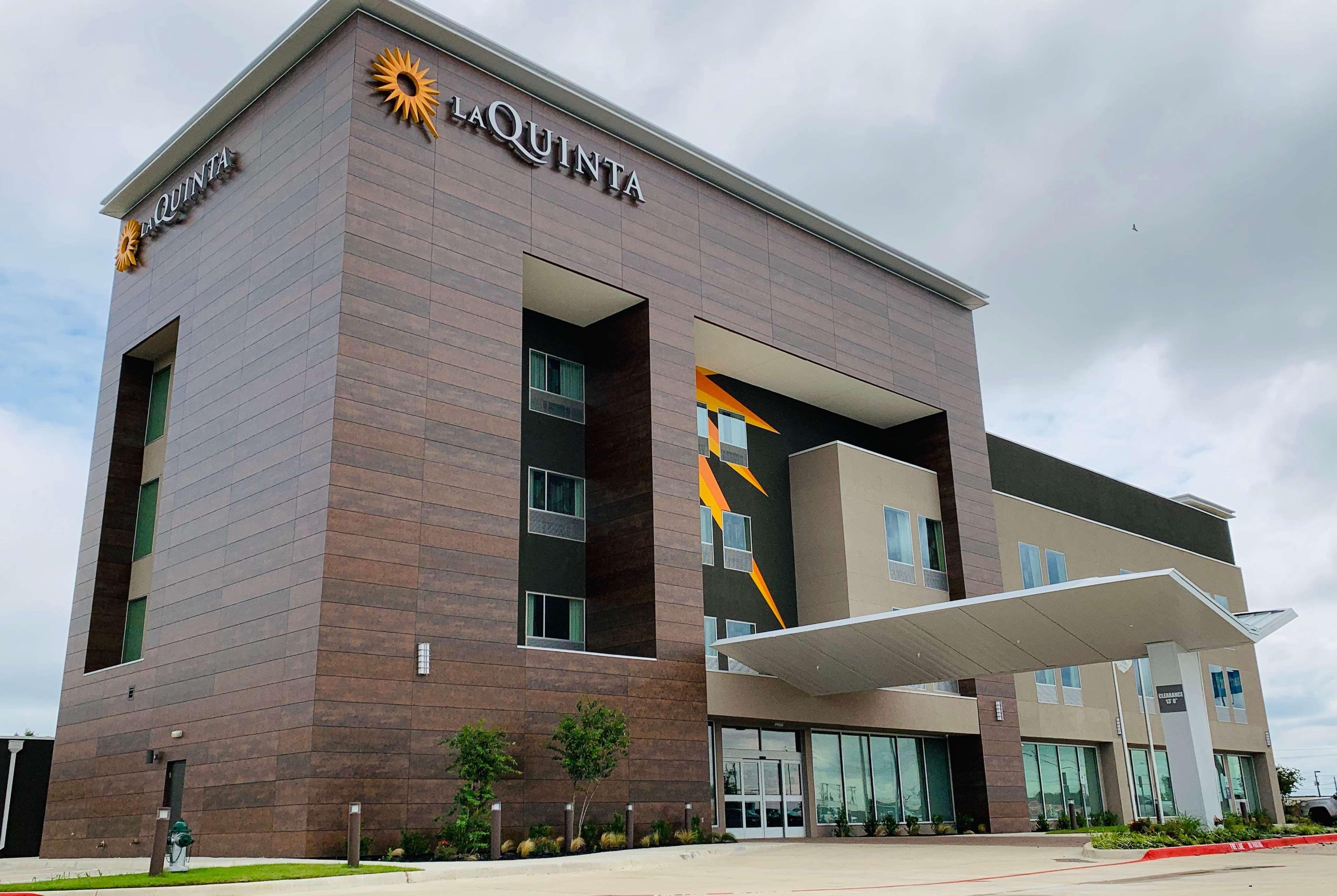 La Quinta Inn & Suites By Wyndham - Red Oak Tx Ih-35E Ngoại thất bức ảnh