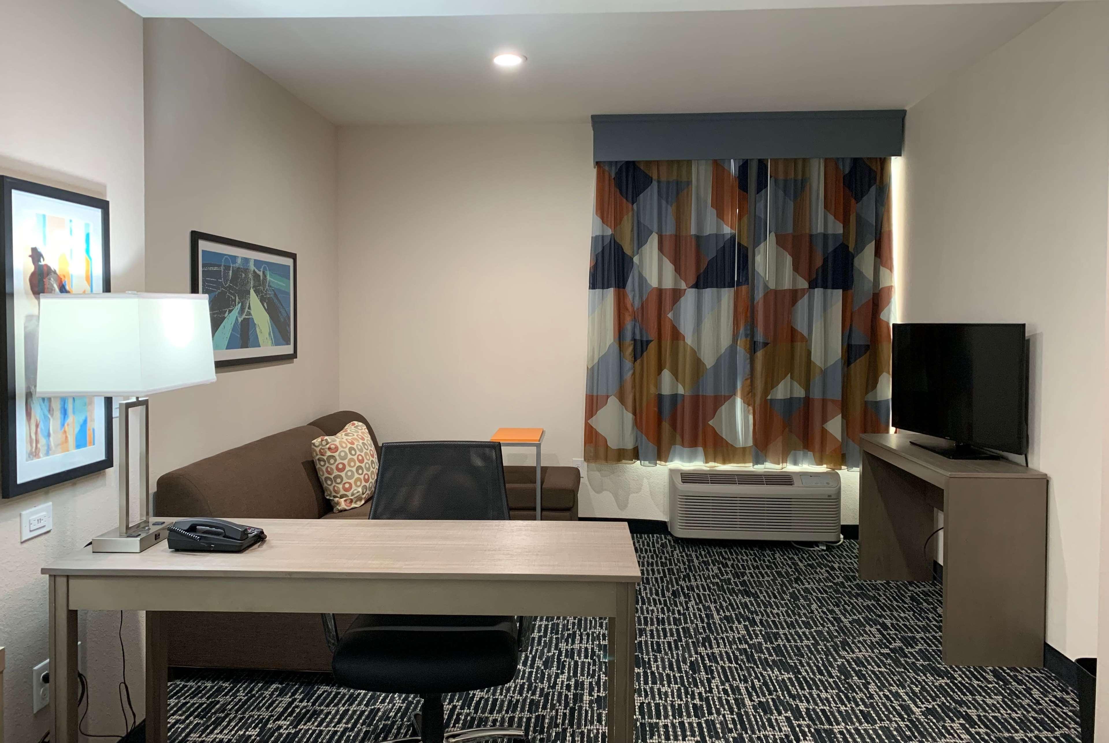 La Quinta Inn & Suites By Wyndham - Red Oak Tx Ih-35E Ngoại thất bức ảnh