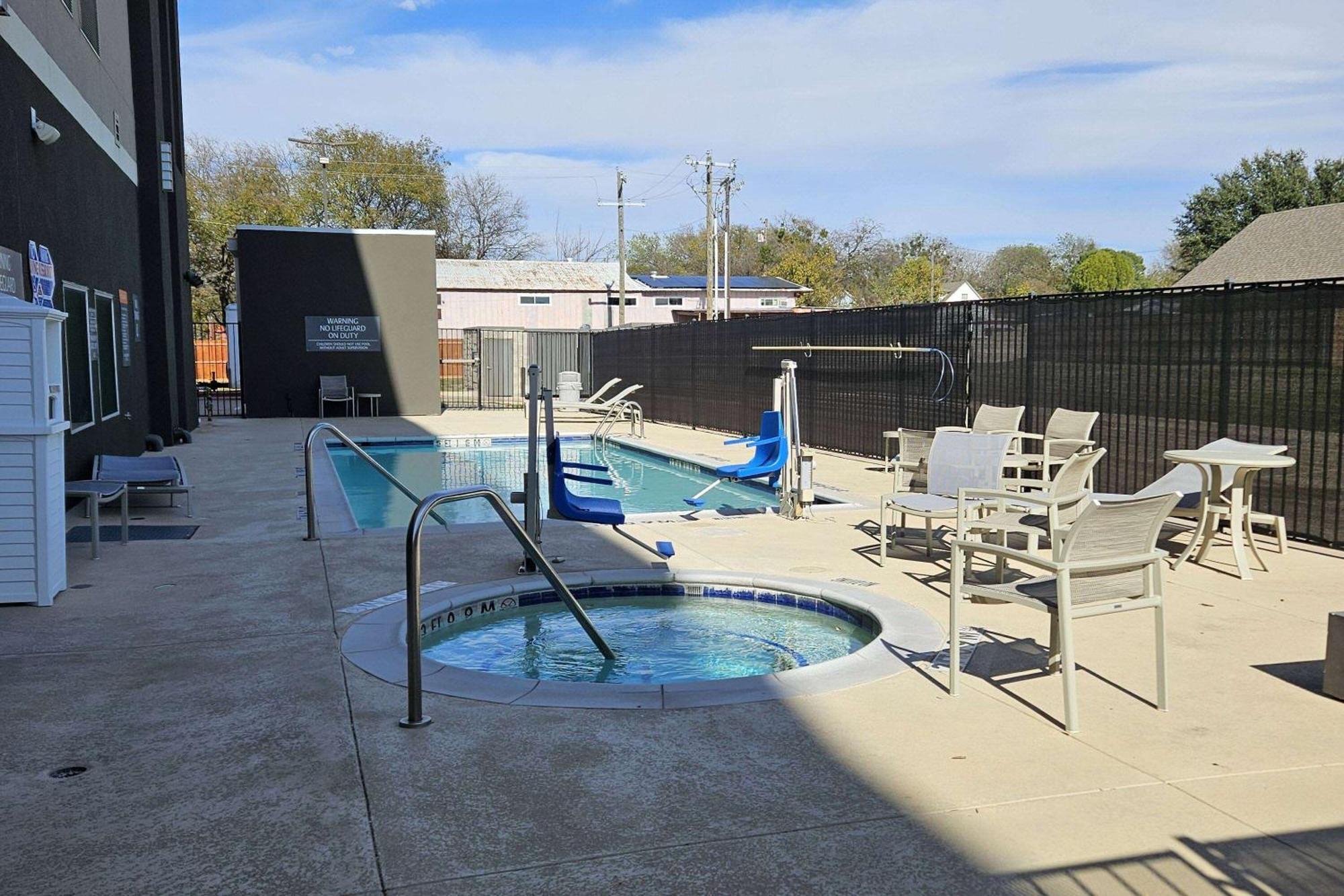 La Quinta Inn & Suites By Wyndham - Red Oak Tx Ih-35E Ngoại thất bức ảnh