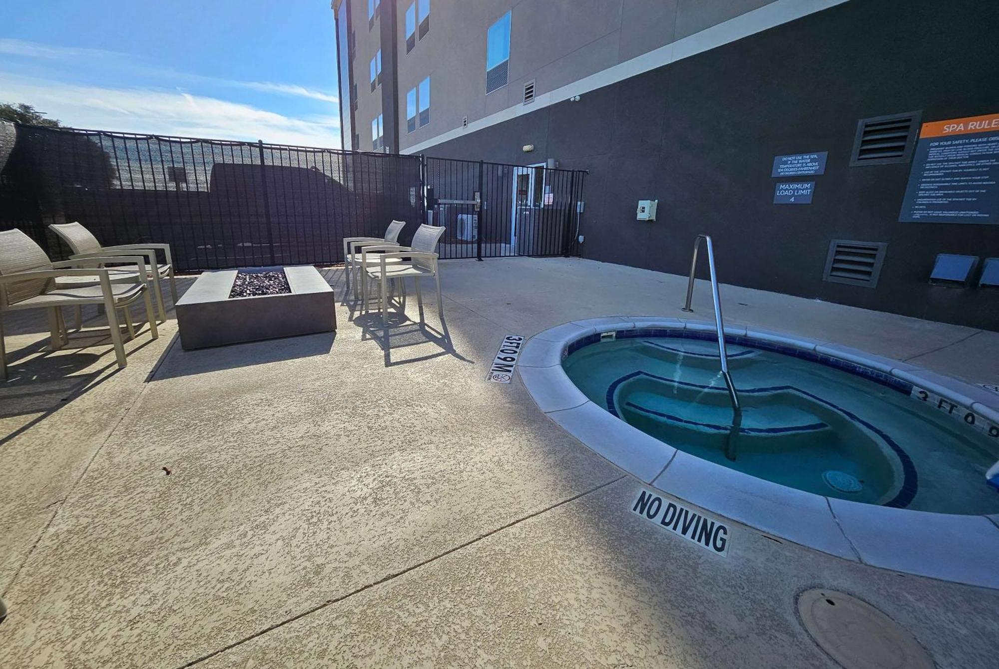 La Quinta Inn & Suites By Wyndham - Red Oak Tx Ih-35E Ngoại thất bức ảnh