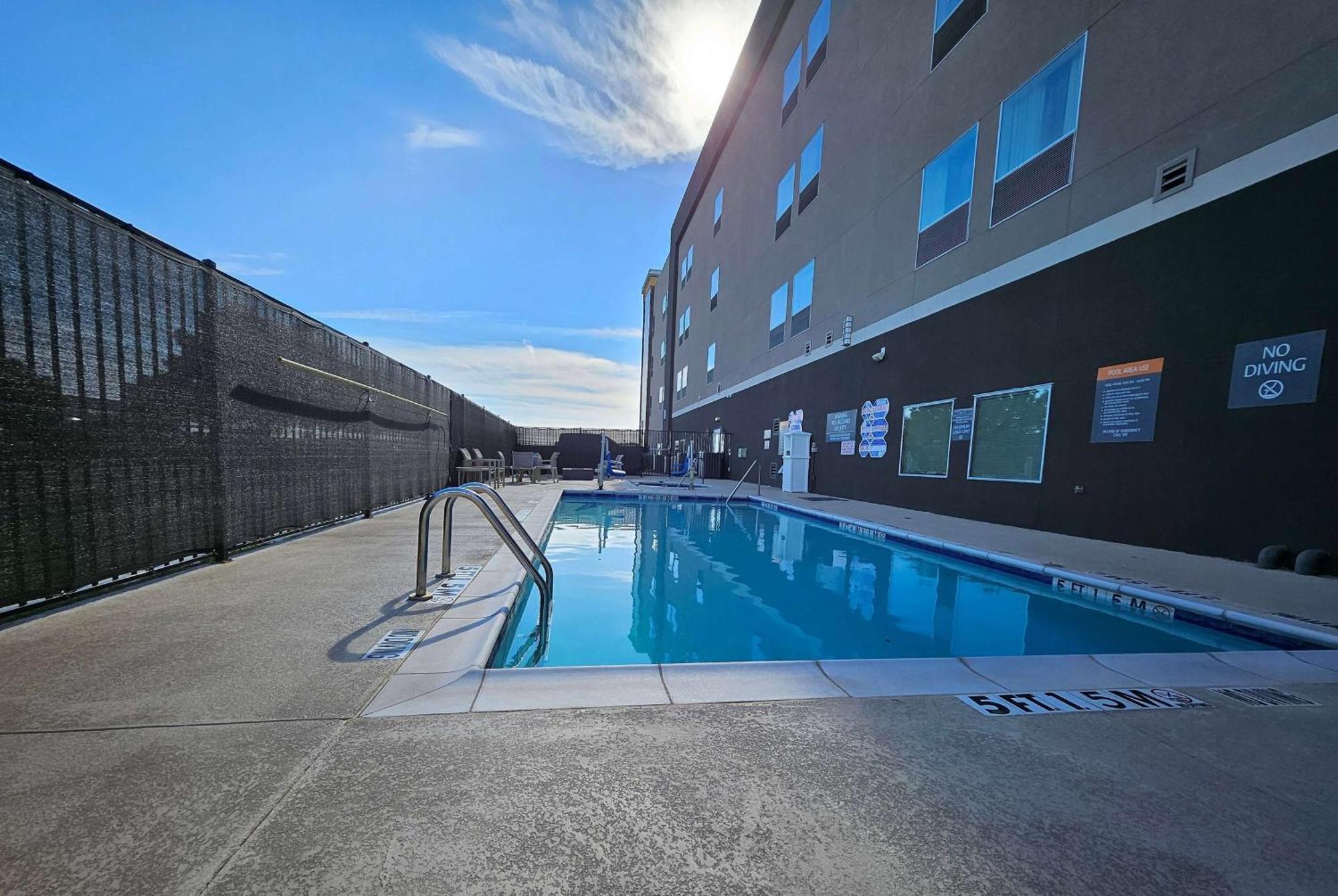 La Quinta Inn & Suites By Wyndham - Red Oak Tx Ih-35E Ngoại thất bức ảnh